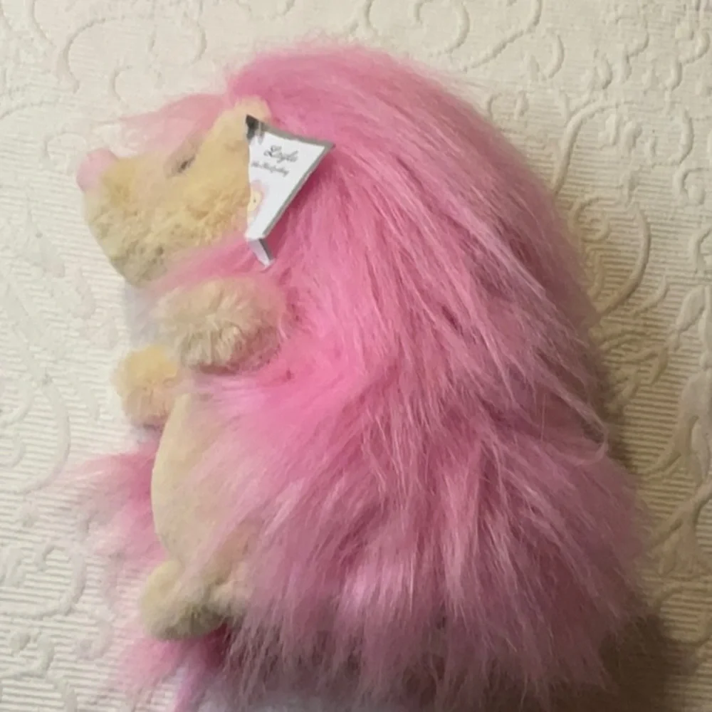 Layla the Hedgehog Plush Toy with Pink Hair 9/2022